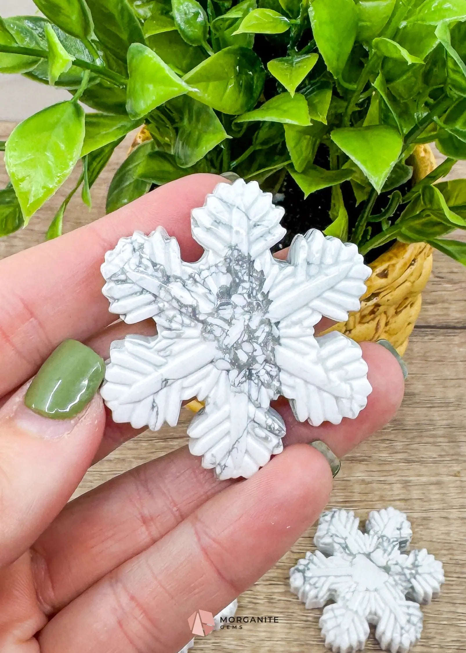 Howlite Snowflake Carving – Elegant Handcrafted Winter Decor-Morganite Gems