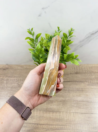 Green Onyx Tower Obelisk – Elegant Crystal for Heart Chakra, Balance & Emotional Healing