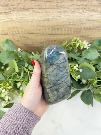 Labradorite Free Form No. 10 | High‑Flash Crystal for Intuition & Transformation