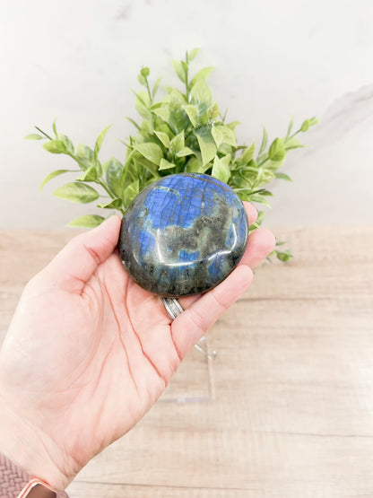 Labradorite Extra Large Palm Stone – A Gem of Mystical Beauty