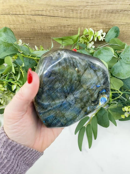 Labradorite Freeform No.9 – 1.37kg Polished Standing Crystal for Intuition, Transformation & Energy Shielding