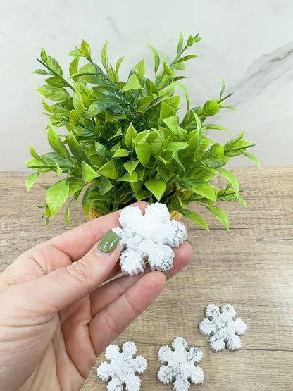Howlite Snowflake Carving – Elegant Handcrafted Winter Decor